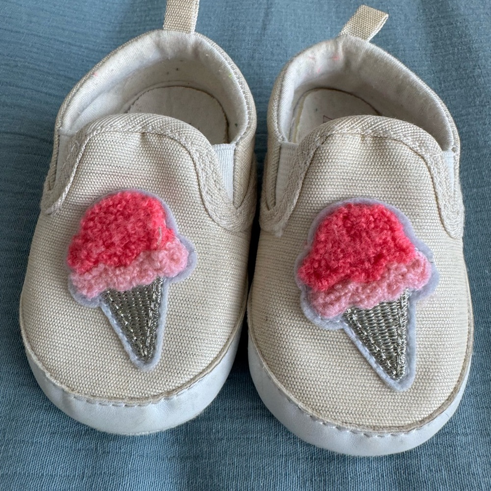 🛎️Clearance Carter’s Baby Ice Cream Shoes Size 6-9 Months